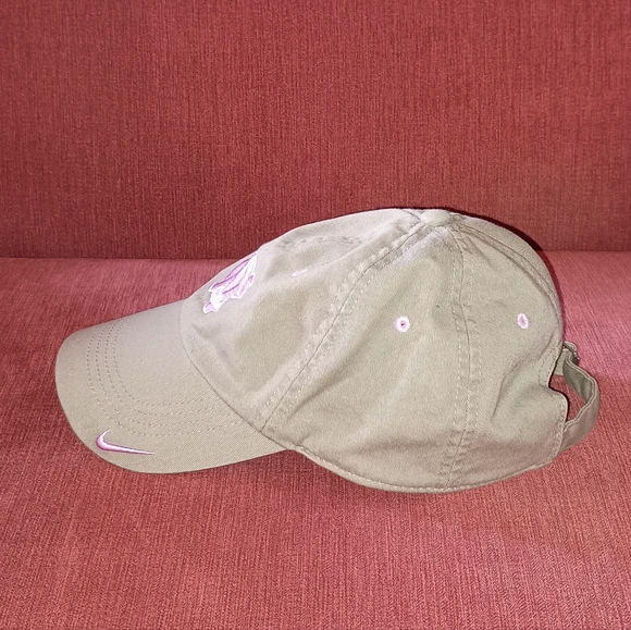 Nike Women's North Carolina Tar Heels Tan pink Ball Cap - Picture 3 of 11